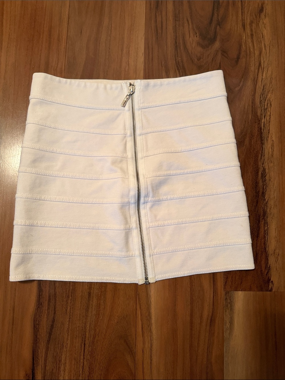 Guess by Marciano White Zip-Front Bandage Mini Skirt
